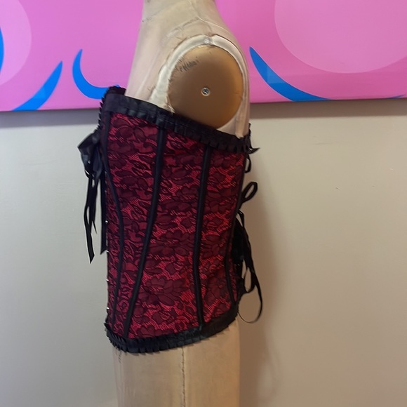 Vintage Red Black Lace Corset - Picture 8 of 14